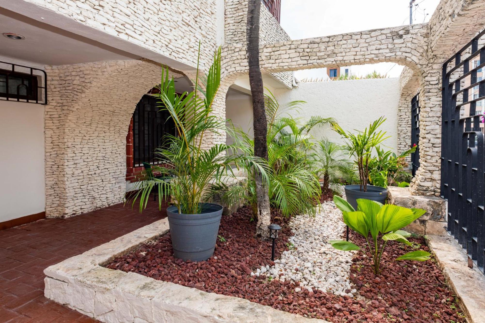 Vica Guest House Con Piscina En La Entrada De La Zona Hotelera Cancun Exterior photo